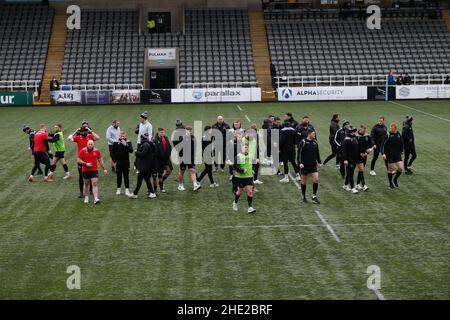 Newcastle, Regno Unito. 08th Jan 2022. NEWCASTLE UPON TYNE, REGNO UNITO. GEN 8th i giocatori di Falcons sono raffigurati prima della partita Gallagher Premiership tra Newcastle Falcons e Northampton Saints al Kingston Park, Newcastle sabato 8th gennaio 2022. (Credit: Chris Lishman | MI News) Credit: MI News & Sport /Alamy Live News Foto Stock