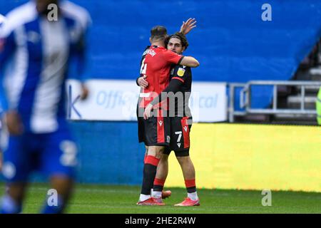 Wigan, Regno Unito. 08th Jan 2022. Reda Khadra #7 di Blackburn Rovers celebra il raggiungimento di un obiettivo con Bradley Johnson #4 per renderlo 0-1 a Wigan, Regno Unito il 1/8/2022. (Foto di Simon Whitehead/News Images/Sipa USA) Credit: Sipa USA/Alamy Live News Foto Stock