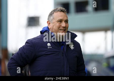 Birkenhead, Regno Unito. 08th Jan 2022. Il responsabile di Tranmere Rovers Micky Mellon guarda avanti. EFL Skybet Football League Two match, Tranmere Rovers v Scunthorpe Utd at Prenton Park, Birkenhead, Wirral sabato 8th gennaio 2022. Questa immagine può essere utilizzata solo a scopo editoriale. Solo per uso editoriale, licenza richiesta per uso commerciale. Nessun uso in scommesse, giochi o un singolo club/campionato/giocatore publications.pic di Chris Stading/Andrew Orchard sport fotografia/Alamy Live News credito: Andrew Orchard sport fotografia/Alamy Live News Foto Stock