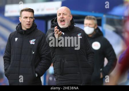 Birkenhead, Regno Unito. 08th Jan 2022. Scunthorpe United Manager Keith Hill urla le istruzioni. EFL Skybet Football League Two match, Tranmere Rovers v Scunthorpe Utd at Prenton Park, Birkenhead, Wirral sabato 8th gennaio 2022. Questa immagine può essere utilizzata solo a scopo editoriale. Solo per uso editoriale, licenza richiesta per uso commerciale. Nessun uso in scommesse, giochi o un singolo club/campionato/giocatore publications.pic di Chris Stading/Andrew Orchard sport fotografia/Alamy Live News credito: Andrew Orchard sport fotografia/Alamy Live News Foto Stock