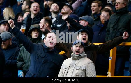 Londra, Regno Unito. 08th Jan 2022. LONDRA, Regno Unito, Gennaio 08: I fan di Millwall durante la fa Cup Third Round propriamente detto tra Millwall e Crystal Palace al Den Stadium, Londra il 08th Gennaio 2022 Credit: Action Foto Sport/Alamy Live News Foto Stock