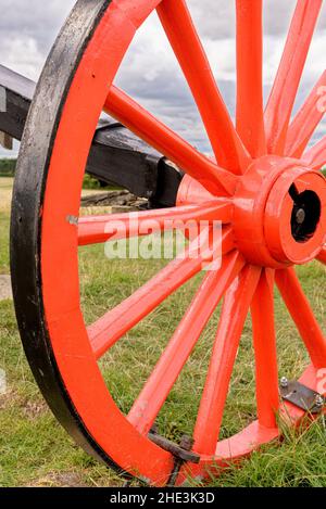 Vintage - Details of Wooden Wagon Wheel - Pitstone Windmill, Ivinghoe, Hertfordshire, Inghilterra, Regno Unito Foto Stock