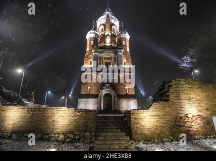 La neve che cade nella Torre di Gardoš, o Torre del Millennio, e conosciuta anche come Kula Sibinjanin Janka. Distretto di Zemun, Belgrado, Serbia Foto Stock