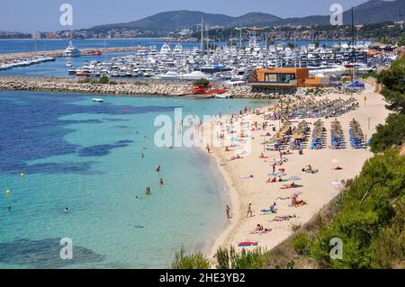 Vista spiaggia, Portal Nous / Bendinat, comune di Palma, Maiorca (Mallorca), Isole Baleari, Spagna Foto Stock