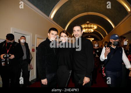 Anja Kling mit Ehemann Oliver Haas und Sohn Tano Kling bei der Premiere des Theaterstück 'Rent A Friend' im Schlosspark Theatre. Berlino, 08.01.2022 Foto Stock