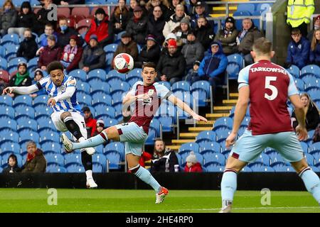 Burnley, Regno Unito. 08th Jan 2022. Sorba Thomas di Huddersfield Town durante la partita di fa Cup Third Round tra Burnley e Huddersfield Town a Turf Moor il 8th 2022 gennaio a Burnley, Inghilterra. (Foto di Tony Taylor/phcimages.com) Credit: PHC Images/Alamy Live News Foto Stock