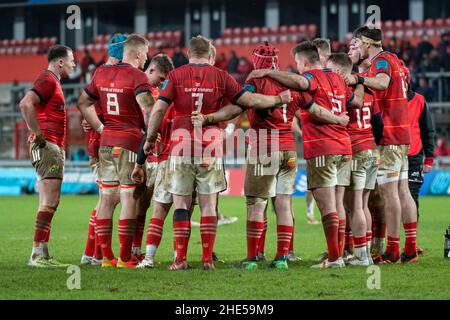Limerick, Irlanda. 08th Jan 2022. I giocatori di Munster durante la partita United Rugby Championship Round 10 tra Munster Rugby e Ulster Rugby al Thomond Park di Limerick, Irlanda, il 8 gennaio 2022 (Foto di Andrew SURMA/ Credit: Sipa USA/Alamy Live News Foto Stock