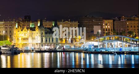 Porto di Barcellona di notte Foto Stock