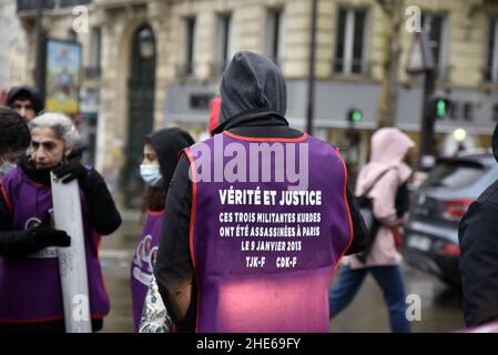 Marcia in omaggio alla sakine Cansiz, Fidan Dogan e Leyla Soylemez, il triplo omicidio che ha preso di mira 3 attiviste curde a Parigi nel gennaio 2013, a Parigi, Francia, il 08 gennaio 2022. 9 anni dopo i curdi continuano a chiedere che sia fatta giustizia a loro. Foto di Patrice Pierrot/ABACAPRESS.COM Foto Stock