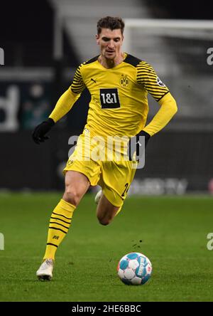 08 gennaio 2022, Hessen, Francoforte sul meno: Calcio: Bundesliga, Eintracht Francoforte - Borussia Dortmund, Matchday 18 al Deutsche Bank Park. Thomas Meunier di Dortmund in azione. Foto: Arne Dedert/dpa Foto Stock