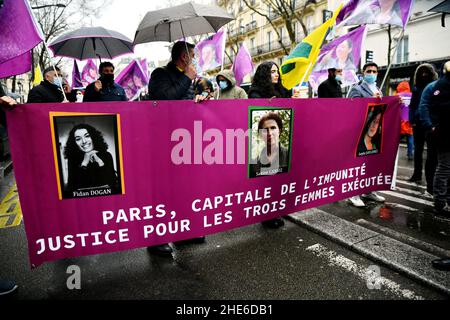 Manifestazione per chiedere giustizia a tre attivisti curdi, Sakine Cansiz, Fidan Dogan e Leyla Soylemez assassinati nel gennaio 2013 a Parigi, il 08 gennaio 2022. 9 anni dopo i curdi continuano a chiedere che sia fatta giustizia a loro. Foto di Karim Ait Adjedjou/Avenir Pictures/ABACAPRESS.COM Foto Stock