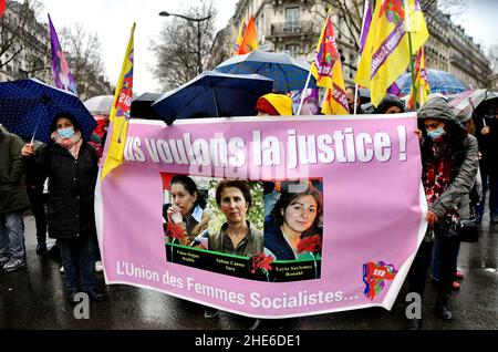 Manifestazione per chiedere giustizia a tre attivisti curdi, Sakine Cansiz, Fidan Dogan e Leyla Soylemez assassinati nel gennaio 2013 a Parigi, il 08 gennaio 2022. 9 anni dopo i curdi continuano a chiedere che sia fatta giustizia a loro. Foto di Karim Ait Adjedjou/Avenir Pictures/ABACAPRESS.COM Foto Stock