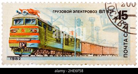 Timbro stampato in URSS (Russia) con la scritta "locomotiva elettrica Cargo VL-82i" Foto Stock