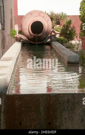 Fontana d'acqua a Castril de la pena, Granada. Foto Stock