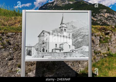 Italia Veneto Loc. Pirago Longarone Campanile di Pirago (Chiesa di San Tomaso Apostolo - fine 1400) Foto Stock