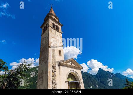 Italia Veneto Loc. Pirago Longarone Campanile di Pirago (Chiesa di San Tomaso Apostolo - fine 1400) Foto Stock