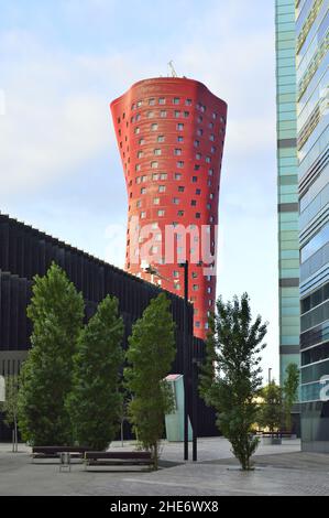 Hotel porta Fira - moderno grattacielo disegnato dall'architetto giapponese Toyo Ito a l'Hospitalet de Llobregat Barcellona Spagna. Foto Stock