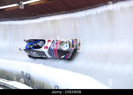 Winterberg, Germania. 09th Jan 2022. WINTERBERG, GERMANIA - GENNAIO 9: Hunter Church, Joshua Williamson, Kristopher Horn, Charles Volker degli Stati Uniti gareggiano nel 4-man Bobsleigh durante la BMW IBSF Bob & Skeleton World Cup a VELTINS-EisArena il 9 Gennaio 2022 a Winterberg, Germania (Foto di Patrick Goosen/Orange Pictures) credito: Orange Pics BV/Alamy Live News Foto Stock