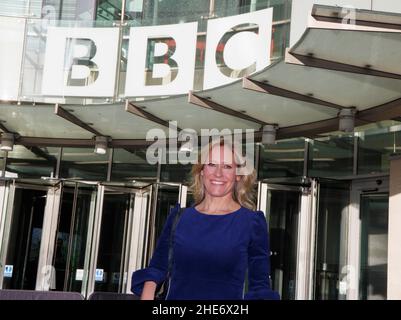 Londra, Regno Unito. 09th Jan 2022. Giornalista e presentatore, Sophie Raworth, presso gli studi della BBC dopo aver presentato il suo nuovo show, domenica mattina che ha sostituito ÔThe Andrew Marr ShowÕ. Credit: Mark Thomas/Alamy Live News Foto Stock