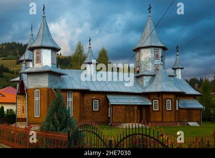 Chiesa di legno a Carlibaba, Romania Foto Stock