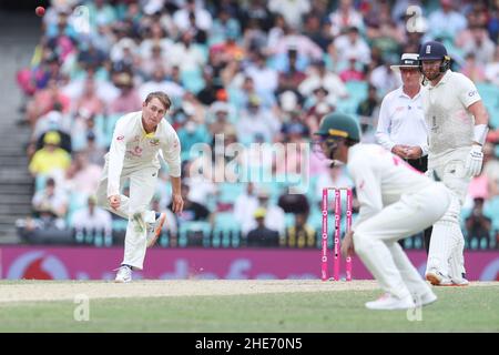 Sydney, Australia. 9th gennaio 2022: Sydney Cricket Ground, Sydney Australia; Ashes International test Cricket, Australia versus Inghilterra, 4th test day 5; Marnus Labuschagne of Australia corre in Bowl Credit: Action Plus Sports Images/Alamy Live News Foto Stock