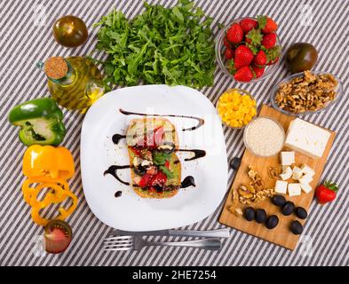 Vista dall'alto del panino con ingredienti Foto Stock