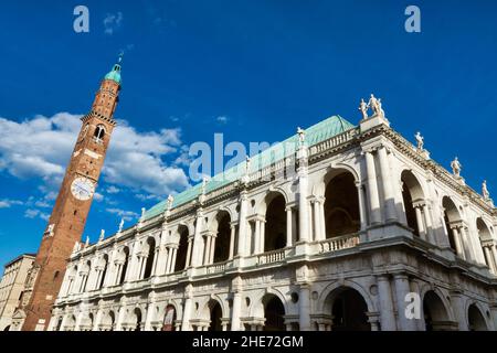 Famoso monumento chiamato Basilica Palladiana progettato dall'architetto Andrea Palladio nella città di Vicenza Foto Stock