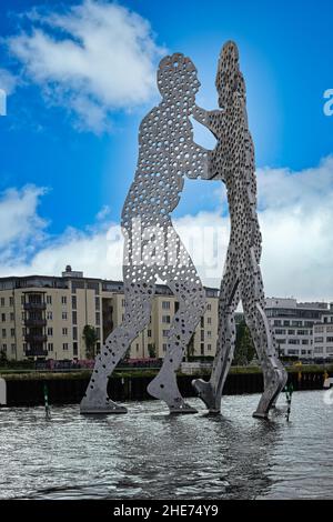 Molecule Man, scultura monumentale di Jonathan Borofsky, fiume Sprea, Berlino, Germania Foto Stock