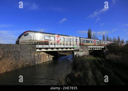 Treni Greater Anglia, treno Classe 755 vicino alla città di Whittlesey, Fenland, Cambridgeshire, Inghilterra Foto Stock