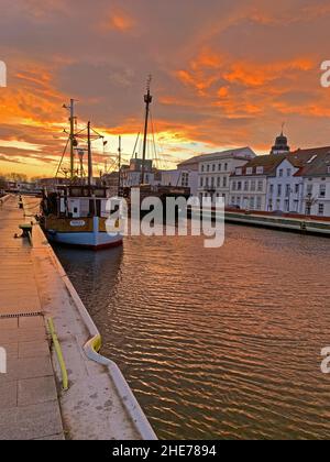 Ueckermünde, Mecklenburg-Vorpommern, Abendstimmung am Hafen Foto Stock