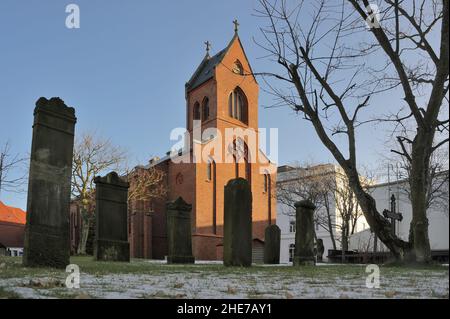 Evangelische Inselkirche mit dem alten Kirchhof, Norderney, Ostfriesische Inseln, Reg.-Bez. Weser-EMS, Landkreis Aurisch, Niedersachsen, Germania, Foto Stock