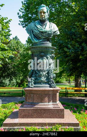 Vienna, Austria, 21 luglio 2021. Busto di Andrea Zelinka nel Parco cittadino di Vienna. Fu sindaco della città di Vienna Foto Stock