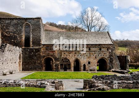 Valle Crucis Abbey fondata nel 1201 da Madog ap Gruffydd Maelor, Principe di Powys Fadog consisteva della chiesa più diversi edifici adiacenti Foto Stock