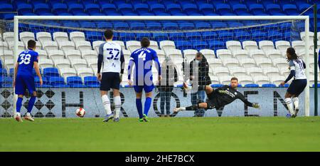 Cardiff, Galles, Regno Unito. 9th gennaio 2022: Cardiff City Stadium, Cardiff, Galles; fa Cup 3rd Round, Cardiff City Versus Preston North End; Daniel Johnson di Preston North End prende la pena di segnare il primo obiettivo di Preston North End per 1-1 minuti nel 54th minuti di credito: Action Plus Sports Images/Alamy Live News Foto Stock