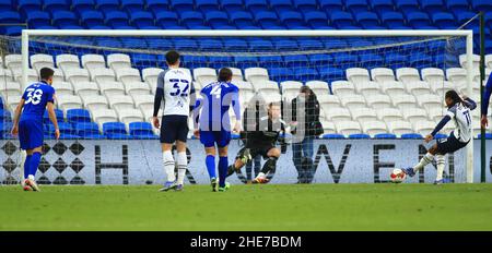 Cardiff, Galles, Regno Unito. 9th gennaio 2022: Cardiff City Stadium, Cardiff, Galles; fa Cup 3rd Round, Cardiff City Versus Preston North End; Daniel Johnson di Preston North End prende la pena di segnare il primo obiettivo di Preston North End per 1-1 minuti nel 54th minuti di credito: Action Plus Sports Images/Alamy Live News Foto Stock