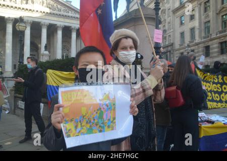 I manifestanti vennero alla banca d'inghilterra chiedendo il ritorno dei depositi d'oro, nonostante le sentenze della corte. Foto Stock