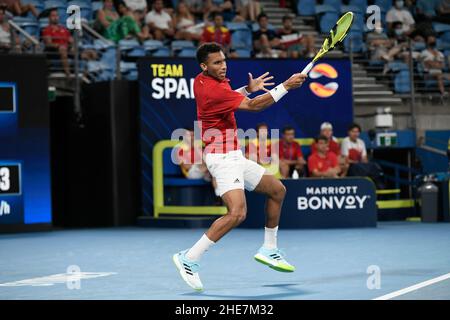 Sydney, Australia. 9th gennaio 2022: Ken Rosewall Arena, Sydney Olympic Park, Sydney, Australia; torneo di tennis ATP Cup, finale della Coppa Canada contro Spagna; Felix Auger-Aliassime del Team Canada ha una mano a Roberto Bautista Aott del Team Spagna Credit: Action Plus Sports Images/Alamy Live News Foto Stock