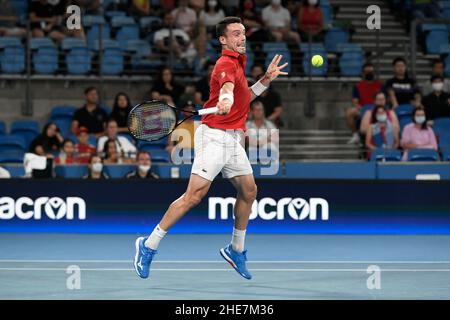 Sydney, Australia. 9th gennaio 2022: Ken Rosewall Arena, Sydney Olympic Park, Sydney, Australia; torneo di tennis ATP Cup, finale della Coppa Canada contro Spagna; Roberto Bautista Aut del Team Spagna ha una mano in avanti a Felix Auger-Aliassime del Team Canada Credit: Action Plus Sports Images/Alamy Live News Foto Stock