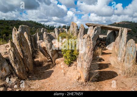 Complesso megalitico di El Pozuelo a Zalamea la Real, Huelva, Andalusia, Spagna. Dolmen 1 e 2 Foto Stock