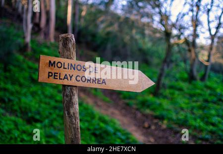 Segno che indica i mulini di Pelay Correa, Alcalá de Guadaira, Siviglia, Spagna Foto Stock