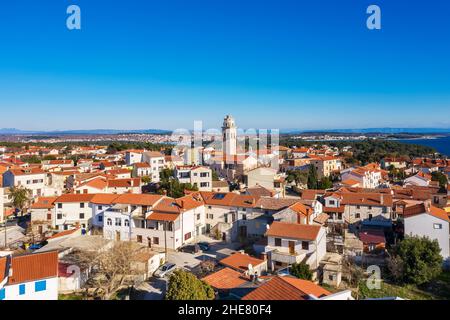 Una foto aerea di Premantura, sullo sfondo è Medulin città, Istria, Croazia Foto Stock