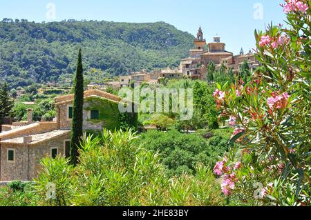 Villaggio sulla collina di Valldemossa, Valldemossa comune, Maiorca (Mallorca), isole Baleari, Spagna Foto Stock