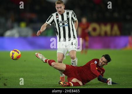 Roma, Italia. 09th Jan 2022. ROMA, Italia - 09.01.2022: In azione durante la Serie Italiana Una partita di calcio tra SS AS ROMA e SS FC JUVENTUS allo stadio Olimpico di Roma. Credit: Independent Photo Agency/Alamy Live News Foto Stock