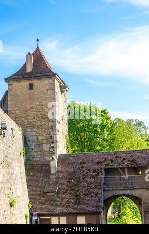 Un colpo verticale di un edificio a Burggarten, Rothenburg, Germania Foto Stock