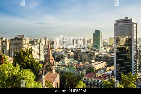 Skyline di Santiago del Cile da cerro Santa Lucia, Cile Foto Stock