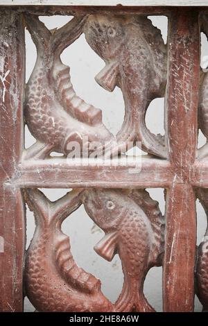 Opere d'arte del pesce scavate nella barriera marciapiede su Isla Holbox, Messico Foto Stock