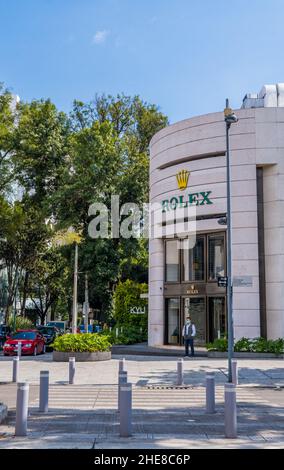 Foto verticale del negozio Rolex nel quartiere Polanco di lusso a Città del Messico Foto Stock