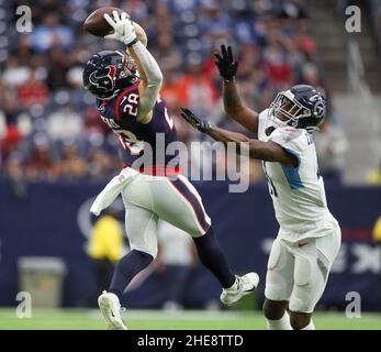 Houston, Texas, Stati Uniti. 9th Jan 2022. Houston Texans running back REX BURKHEAD (28) porta in un passaggio per un primo giù durante una partita NFL tra i texani e i Titani. I Titans hanno vinto, 28-25. (Credit Image: © Scott Coleman/ZUMA Press Wire) Credit: ZUMA Press, Inc./Alamy Live News Foto Stock