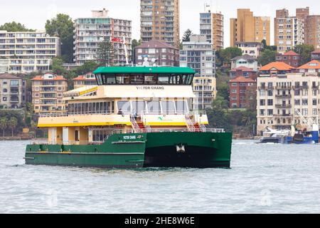 Sydney traghetti classe smeraldo il MV Victor Chang viaggiando sul porto di Sydney, NSW, Australia Foto Stock