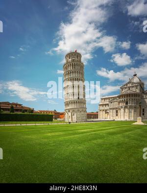 Torre di Pisa o Torre pendente di Pisa, Piazza dei Miracoli o Piazza dei Miracoli. Toscana, Italia, Europa. Foto Stock